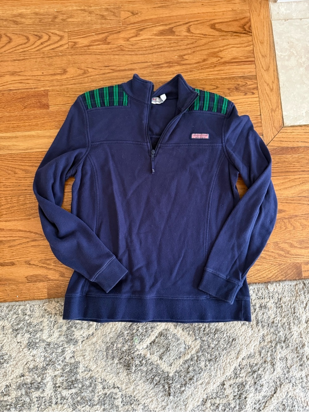Vinyard Vines Women’s Navy quarter zip. Size: Medium